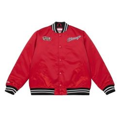 Gruba satynowa kurtka Chicago Bulls. Czerwone kurtki Mitchell & Ness, s, bez wzorów, z poliesteru, bez kaptura. Za 575.00 zł.