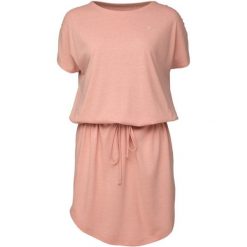 Elegancka Różowa Sukienka Bugatela dla Kobiet - Komfort i Styl. Czerwone sukienki ZSPORT, do pracy, m, bez wzorów, biznesowe, bez kołnierzyka, bez ramiączek, dopasowane. Za 180.99 zł.