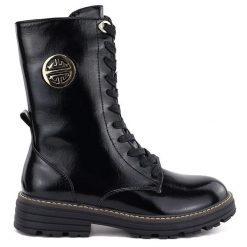 Botki damskie lakierowane workery ocieplane czarne Jezzi ASA259-10. Czarne botki Jezzi, bez wzorów, z lakierowanej skóry, bez obcasa, bez zapięcia. Za 209.99 zł.