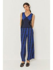 SKFK Spodnie "Izate" w kolorze czarno-niebieskim rozmiar: 38. Niebieskie spodnie materiałowe SKFK, bez wzorów, z materiału, z podwyższonym stanem. Za 304.99 zł.