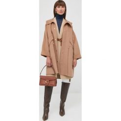 Twinset płaszcz wełniany kolor beżowy przejściowy. Brązowe płaszcze Twinset, bez wzorów, z materiału, bez kaptura. Za 1,879.90 zł.