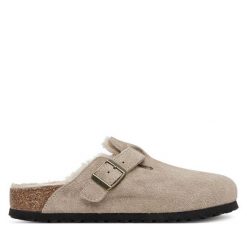 Klapki Birkenstock. Brązowe klapki Birkenstock, bez wzorów, bez obcasa, bez zapięcia. Za 649.99 zł.