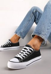 Czarno-Białe Klasyczne Trampki Przed Kostkę Xarosa. Czarne trampki Renee, bez wzorów, z jeansu, klasyczne, przed kostkę, bez zapięcia. W wyprzedaży za 39.99 zł.