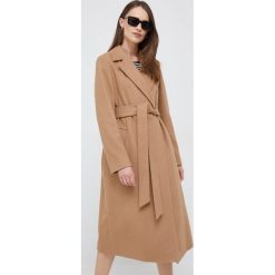 Calvin Klein płaszcz wełniany kolor beżowy przejściowy. Brązowe płaszcze Calvin Klein, bez wzorów, z tkaniny, klasyczne, bez kaptura. Za 2,289.90 zł.