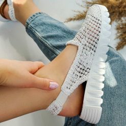 Białe plecione sandały, buty damskie T.Sokolski 806. Białe sandały Sokolski, bez wzorów, z tkaniny, sportowe, bez obcasa, bez zapięcia. Za 179.00 zł.