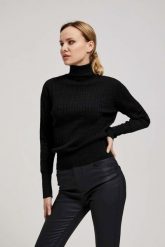 Cienki sweter z golfem czarny. Czarne swetry MOODO, l, bez wzorów, z poliamidu, bez ramiączek. W wyprzedaży za 43.99 zł.