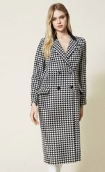 PŁASZCZ W PEPITKĘ TWINSET. Białe płaszcze Twinset, l, bez wzorów, z elastanu, bez kaptura. W wyprzedaży za 1,470.00 zł.