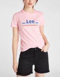 T-SHIRT DAMSKI LEE ESSENTIAL SLIM TEE SLIM FIT LA PINK L41HEPNL 112108965. Różowe t-shirty Lee, l, bez wzorów, bez kołnierzyka, bez ramiączek. Za 69.99 zł.