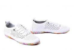 ARTIKER RELAKS 58C0572 biały, półbuty damskie. Białe półbuty wsuwane Artiker Relaks, na lato, bez wzorów, ze skóry, bez obcasa. Za 157.17 zł.