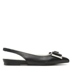 Sandały Guess. Czarne sandały Guess, z aplikacjami, bez obcasa, na płaskiej podeszwie, bez zapięcia. Za 619.99 zł.