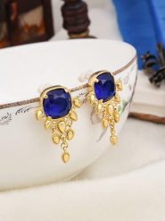 L'Atelier de Gaia Pozłacane kolczyki-wkrętki z cyrkoniami rozmiar: onesize. Niebieskie kolczyki L'Atelier de Gaia, z cyrkonią, pozłacane. Za 52.42 zł.