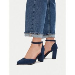 Czółenka Lasocki. Niebieskie czółenka Lasocki, bez wzorów, bez obcasa, bez zapięcia. Za 229.99 zł.