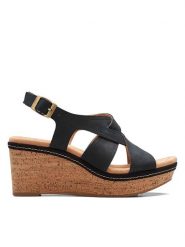Clarks Skórzane sandały "Elleri Rae" w kolorze czarnym na koturnie rozmiar: 41,5. Czarne sandały Clarks, bez wzorów, z nubiku, z otwartym noskiem, bez obcasa, na koturnie, bez zapięcia. Za 160.58 zł.