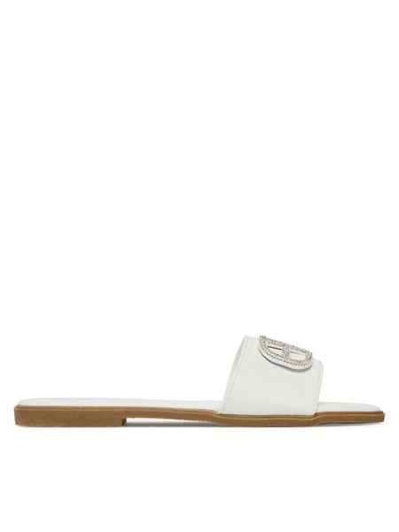 DeeZee Klapki Q877-44 Biały. Białe klapki DeeZee, bez wzorów, z materiału, bez obcasa, bez zapięcia. Za 119.99 zł.