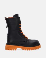 CZARNE WORKERY DAMSKIE 0765558 01A31 BL. Czarne botki Venezia, bez wzorów, ze skóry, bez obcasa, bez zapięcia. Za 289.00 zł.