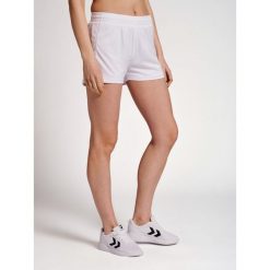 Spodenki damskie Hummel hmlCORE. Białe szorty Hummel, bez wzorów, sportowe. Za 122.50 zł.