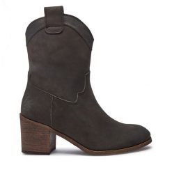 Kowbojki Fly London. Brązowe botki Fly London, bez wzorów, bez obcasa, na słupku, bez zapięcia. Za 479.99 zł.