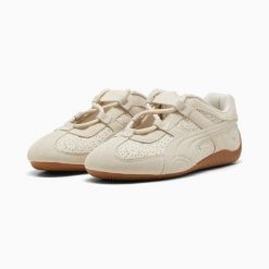 Buty sportowe damskie Puma SPEEDCAT GO BEJEWELLED 40490602. Brązowe buty treningowe Puma, z aplikacjami, z syntetyku, bez zapięcia. Za 269.94 zł.