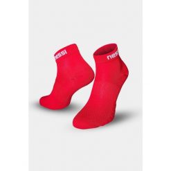 Bezszwowe skarpety oddychające Nessi Sportswear. Czerwone skarpetki NESSI SPORTSWEAR, bez wzorów. Za 55.90 zł.