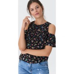 Bluzka typu cold shoulder - Wielobarwny. Bluzki House, l, bez wzorów, bez kołnierzyka, bez ramiączek. Za 49.99 zł.