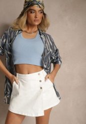 Białe Spódnico-Spodenki z Zakładką i Ozdobnymi Guzikami Finritia. Białe szorty Renee, bez wzorów, eleganckie. W wyprzedaży za 63.99 zł.