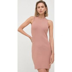 Victoria Beckham sukienka kolor różowy mini dopasowana. Czerwone sukienki VICTORIA BECKHAM, s, bez wzorów, z dzianiny, bez kołnierzyka, bez ramiączek, mini, dopasowane. W wyprzedaży za 1,229.90 zł.