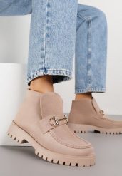 Ciemnobeżowe Botki w Stylu Loafersów Zdobione Metaliczną Aplikacją Aqianey. Brązowe botki Renee, z aplikacjami, z jeansu, klasyczne, bez obcasa, na płaskiej podeszwie, bez zapięcia. Za 129.99 zł.