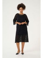 KAFFE curve Sukienka "Jaida" w kolorze czarnym rozmiar: XL. Czarne sukienki KAFFE curve, na co dzień, xl, bez wzorów, z koronki, bez kołnierzyka, bez ramiączek, midi, proste. Za 152.99 zł.