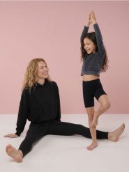 Sportowe legginsy z podklejonym pasem Active - czarny. Czarne legginsy Sinsay, bez wzorów, sportowe. Za 39.99 zł.
