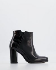 CZARNE BOTKI 1149 TOS NERO. Czarne botki Venezia, bez wzorów, ze skóry, bez obcasa, bez zapięcia. Za 349.00 zł.
