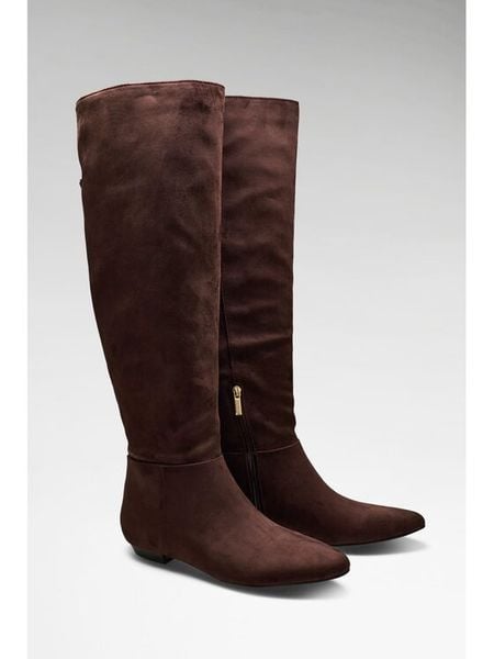 Guess Kozaki 185190 Brązowy. Brązowe kozaki Guess, z aplikacjami, bez obcasa, na słupku, bez zapięcia. Za 674.99 zł.