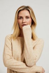 Sweter z okrągłym dekoltem i wiązaniem w pasie beżowy. Brązowe swetry MOODO, l, bez wzorów, z elastanu, bez ramiączek. W wyprzedaży za 47.99 zł.