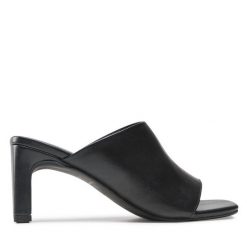 Klapki Vagabond Shoemakers. Czarne klapki Vagabond Shoemakers, bez wzorów, bez obcasa, bez zapięcia. Za 369.99 zł.