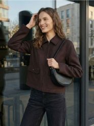 Krótka kurtka typu shacket - brązowy. Brązowe kurtki Sinsay, l, bez wzorów, bez kaptura. Za 69.99 zł.