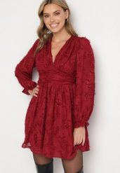 Bordowa Rozkloszowana Sukienka Koronkowa z Gumką w Pasie Semittes. Czerwone sukienki Born2be, na randkę, l, z aplikacjami, z koronki, eleganckie, bez kołnierzyka, bez ramiączek, mini, rozkloszowane. W wyprzedaży za 144.49 zł.