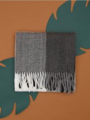 Szalik - wielobarwny. Szaliki i kominy Sinsay, bez wzorów, z materiału. Za 29.99 zł.