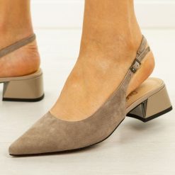 Beżowe skórzane czółenka damskie D&A 3047. Brązowe czółenka DiA, na lato, bez wzorów, z jeansu, eleganckie, bez obcasa, na obcasie, bez zapięcia. Za 349.00 zł.