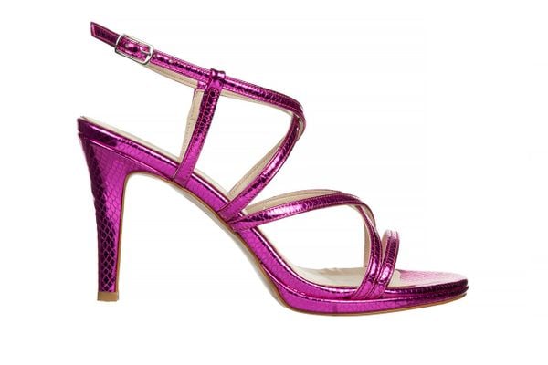 Sandały Bayla-187 587-1127 Fuchsia 187093, Różowy, Skóra ekologiczna - 37. Czerwone sandały Bayla, bez wzorów, z lakierowanej skóry, bez obcasa, na platformie, bez zapięcia. W wyprzedaży za 152.10 zł.