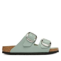 Klapki Birkenstock. Zielone klapki Birkenstock, bez wzorów, bez obcasa, bez zapięcia. Za 719.99 zł.