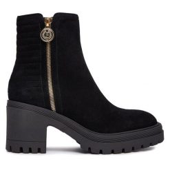 Botki Pollini. Czarne botki Pollini, bez wzorów, bez obcasa, na słupku, bez zapięcia. Za 1,299.00 zł.