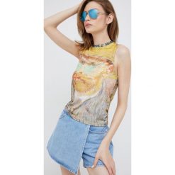 Desigual top 22SWTKB8 damski. Topy Desigual, m, bez wzorów, z dzianiny, bez kołnierzyka, bez ramiączek. W wyprzedaży za 104.99 zł.