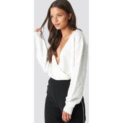 NA-KD Trend Sweter z kopertowym dekoltem - White. Białe swetry NA-KD Trend. Za 121.95 zł.