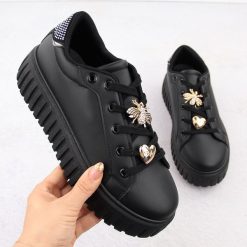 Półbuty sportowe damskie na platformie czarne NEWS 4756. Czarne półbuty wsuwane NEWS, bez wzorów, ze skóry ekologicznej, sportowe, bez obcasa, na platformie. Za 159.99 zł.