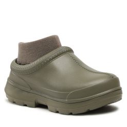 Klapki Ugg. Brązowe klapki UGG, bez wzorów, bez obcasa, bez zapięcia. Za 449.99 zł.