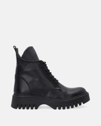 CZARNE BOTKI DAMSKIE 53C0745 BLACK. Czarne botki Venezia, bez wzorów, ze skóry, bez obcasa, bez zapięcia. Za 539.00 zł.