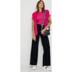 Tommy Hilfiger spodnie sztruksowe damskie kolor granatowy szerokie high waist. Niebieskie spodnie materiałowe Tommy Hilfiger, bez wzorów, z materiału, z podwyższonym stanem. W wyprzedaży za 389.99 zł.