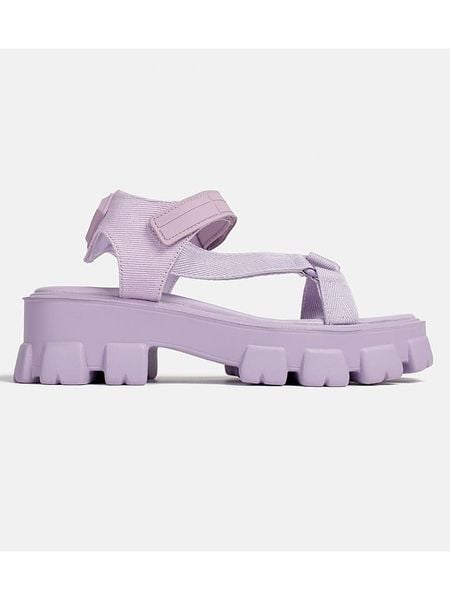 Loft37 Sandały w kolorze fioletowym rozmiar: 36. Różowe sandały loft37, bez wzorów, z otwartym noskiem, bez obcasa, na koturnie, bez zapięcia. Za 135.81 zł.