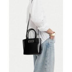 Torebka Nine West. Czarne torebki klasyczne Nine West, bez wzorów, klasyczne, bez dodatków. Za 159.99 zł.