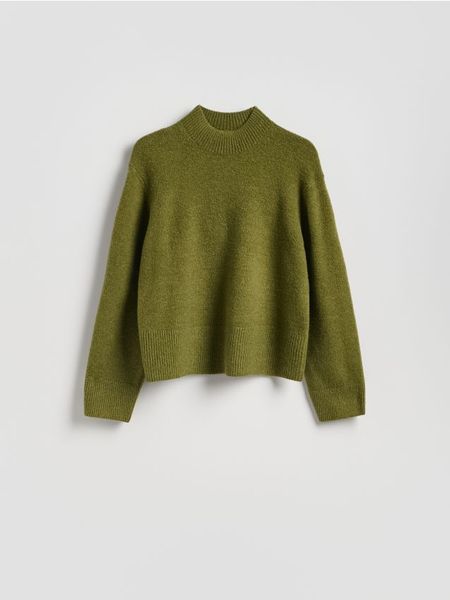 Sweter z niskim golfem - oliwkowy. Zielone swetry Reserved, l, bez wzorów, z dzianiny, bez ramiączek. Za 129.99 zł.