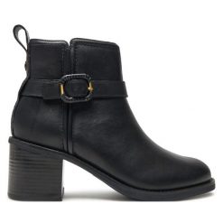 Botki Clarks. Czarne botki Clarks, bez wzorów, bez obcasa, na słupku, bez zapięcia. Za 339.99 zł.